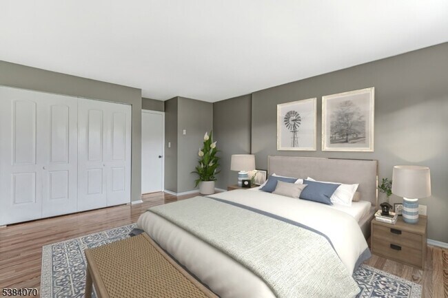 Building Photo - 807 Eves Dr