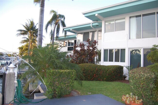 Building Photo - 180 Isle of Venice Dr