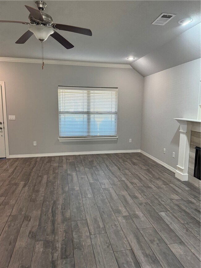 Building Photo - 1001 Tulip St