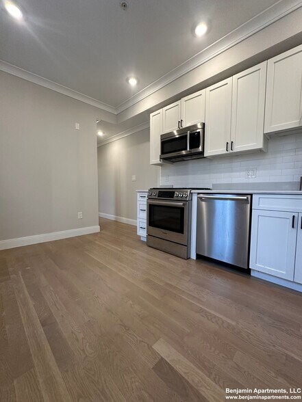 Building Photo - 47 Englewood Ave