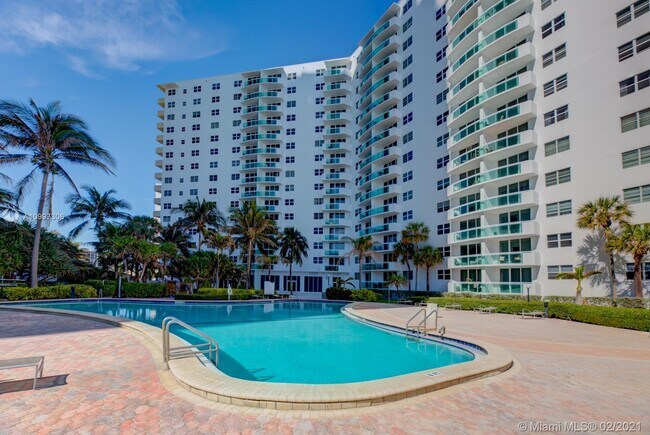 Building Photo - 3001 S Ocean Dr