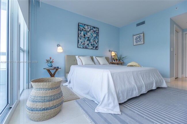 Building Photo - 520 West Ave