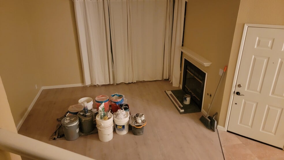 Building Photo - 119 Commodore Dr