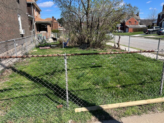 Building Photo - Charming Updated 2BR Home with New Flooring & Rear Porch
