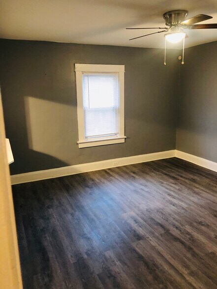 Building Photo - 2922 E Cold Spring Ln