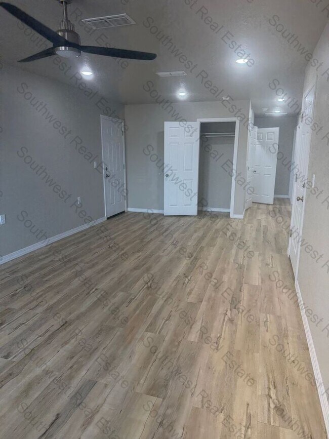 Building Photo - 1317 Mission Dr