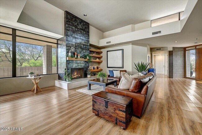 Building Photo - 10687 E Fernwood Ln