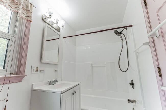 Building Photo - 4-bedroom, 2.5-bath home located in Upper Marlboro