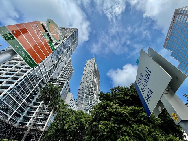 Building Photo - 475 Brickell Ave