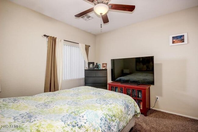 Building Photo - 934 E Madeline Dr