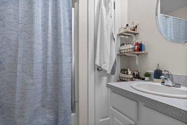 Building Photo - 320 W Broadway