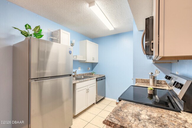 Building Photo - 1600 Big Tree Rd