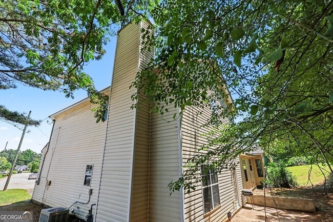 Building Photo - 2233 Glen Briar Way