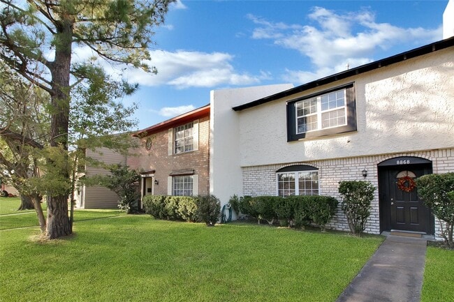 Building Photo - 8868 Kempwood Dr