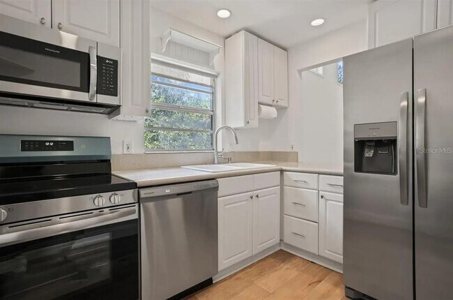 Building Photo - 1011 S Moody Ave