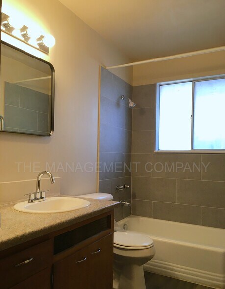 Building Photo - 230 Richardson Dr