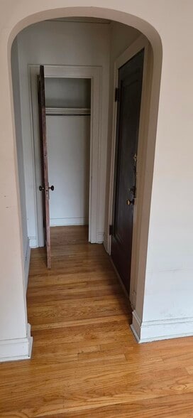 Building Photo - 908 Lyman Ave