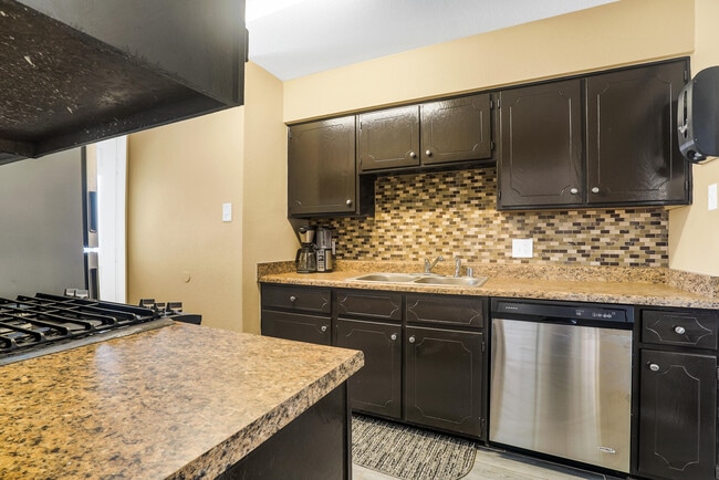 Building Photo - 5664 Longview Dr