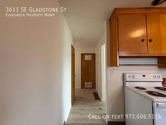 Building Photo - 3611 SE Gladstone St