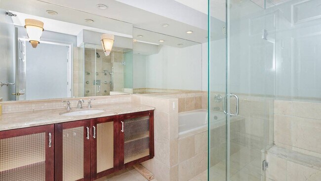 Building Photo - 345 N La Salle Dr