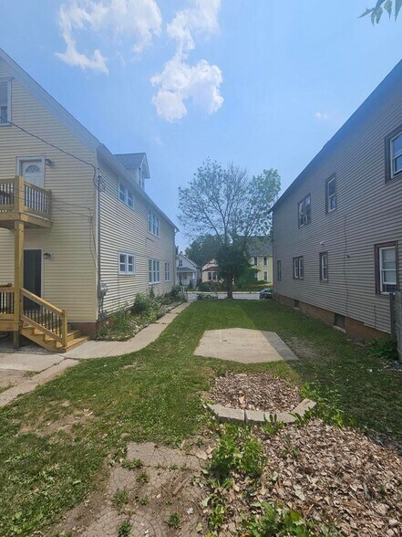 Building Photo - 2611 N Holton St