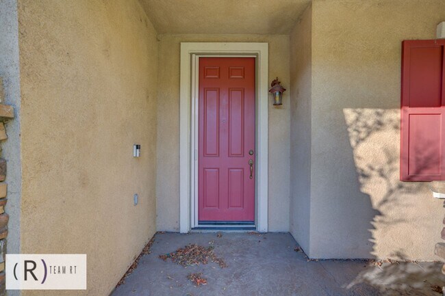Building Photo - NEW PROMO PRICE! $3,470/MO