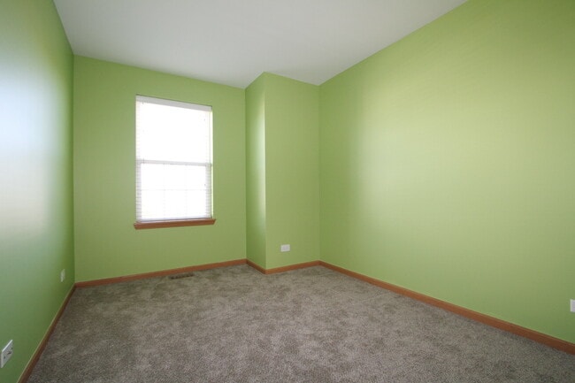 Building Photo - 2534 Hillsboro Blvd