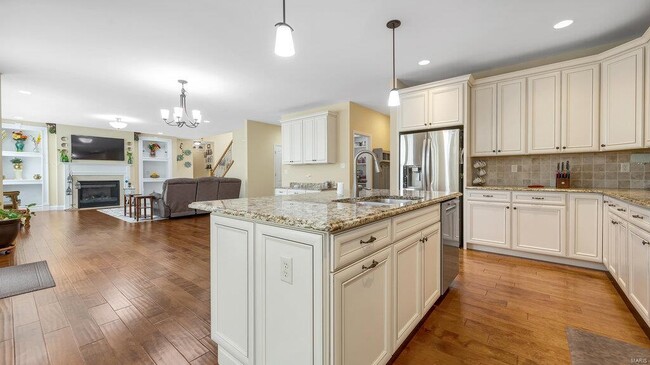 Building Photo - 303 Gateview Dr