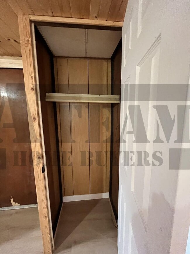 Building Photo - Charming 2-bedroom, 1-bathroom home!