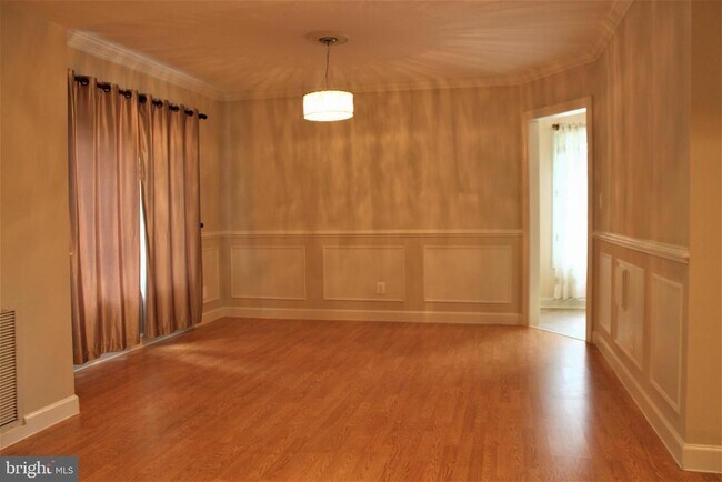 Building Photo - 6060 California Cir