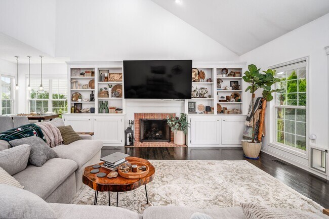 Building Photo - 7179 Fernridge Dr