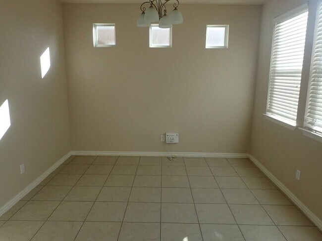 Building Photo - 14389 E Cave Ave
