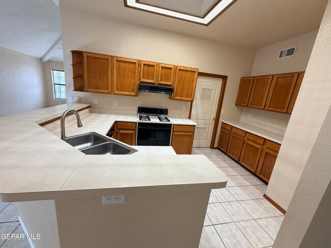 Building Photo - 1892 Lyman Dutton Cir