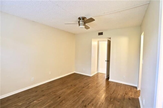 Building Photo - 9835 Three Lakes Cir