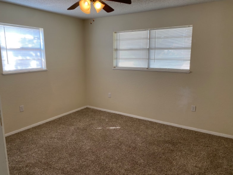 Building Photo - 121 Cactus Dr