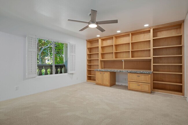 Building Photo - Extremely Rare Opportunity – 2 Bed / 2.5 Bath Luxury Condo at El Escorial Villas at East Beach