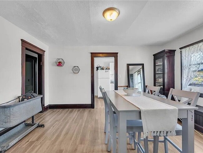 Building Photo - 3292 W 105th St