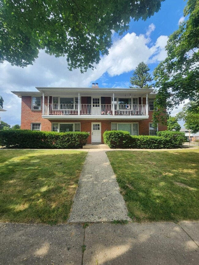 Building Photo - 8504 W Howard Ave