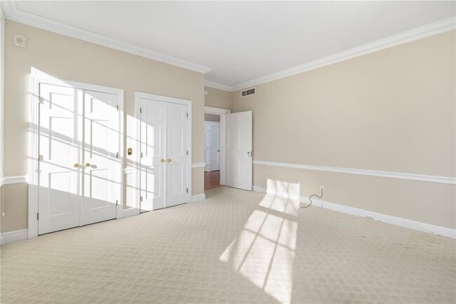 Building Photo - 72 Manning St