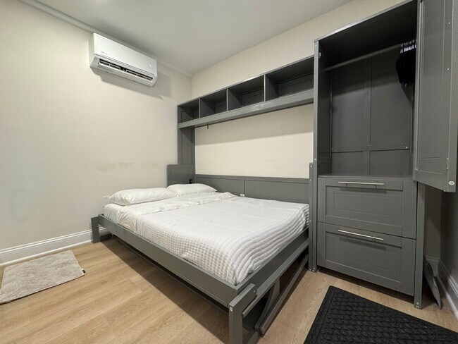 Building Photo - 240 Norgrove Ave