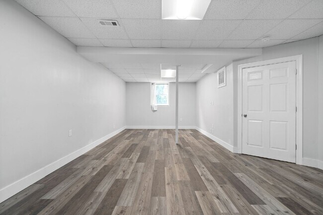 Building Photo - 1026 Foxmoor Dr