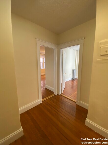 Building Photo - 518 Cambridge St