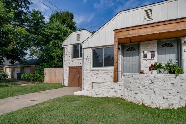 Building Photo - Charming Updated 1-Bedroom Home in Great L...
