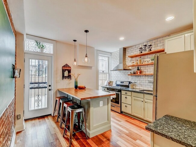 Building Photo - 2721 Miles Ave