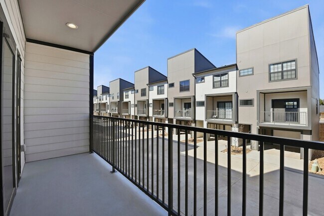 Building Photo - 11926 S Hoa Sen Cir