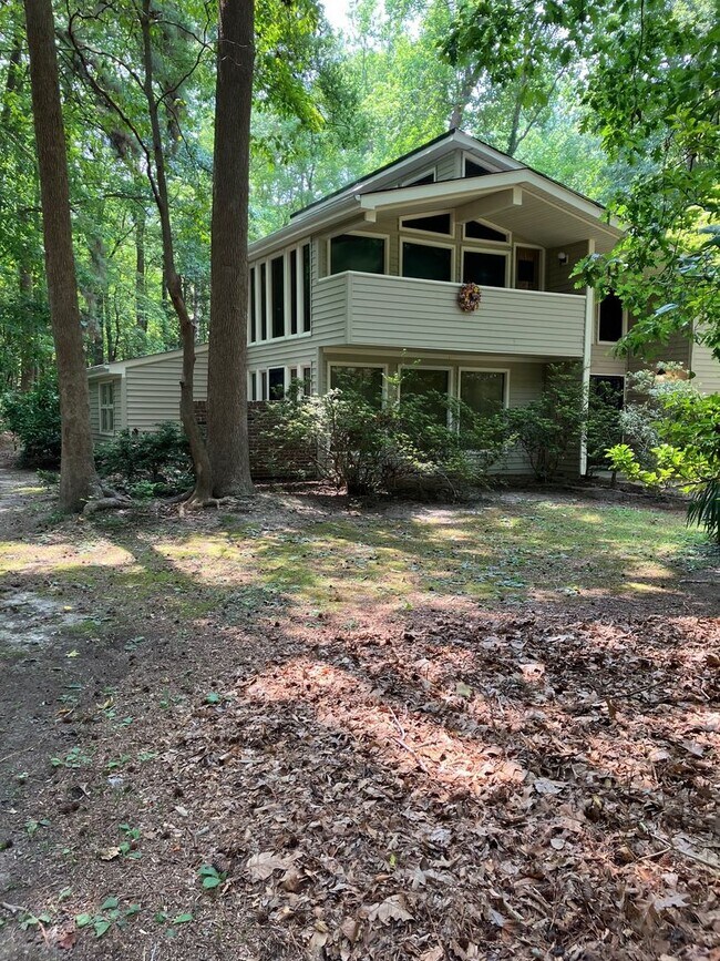 Building Photo - 4852 Rosewell Dr