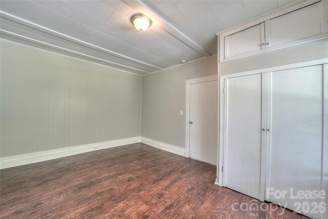 Building Photo - 620 N Moran St