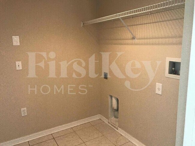 Building Photo - 6430 Gondola Dr