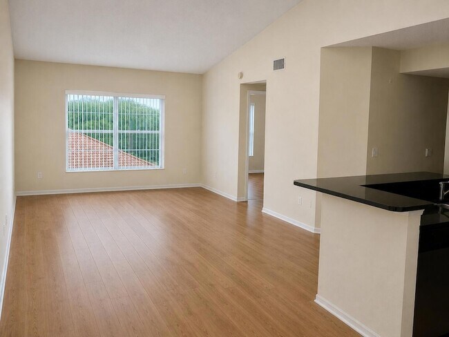 Building Photo - 5064 Lantana Rd
