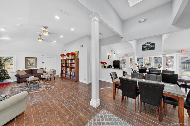 Building Photo - 1306 Nutmeg Dr